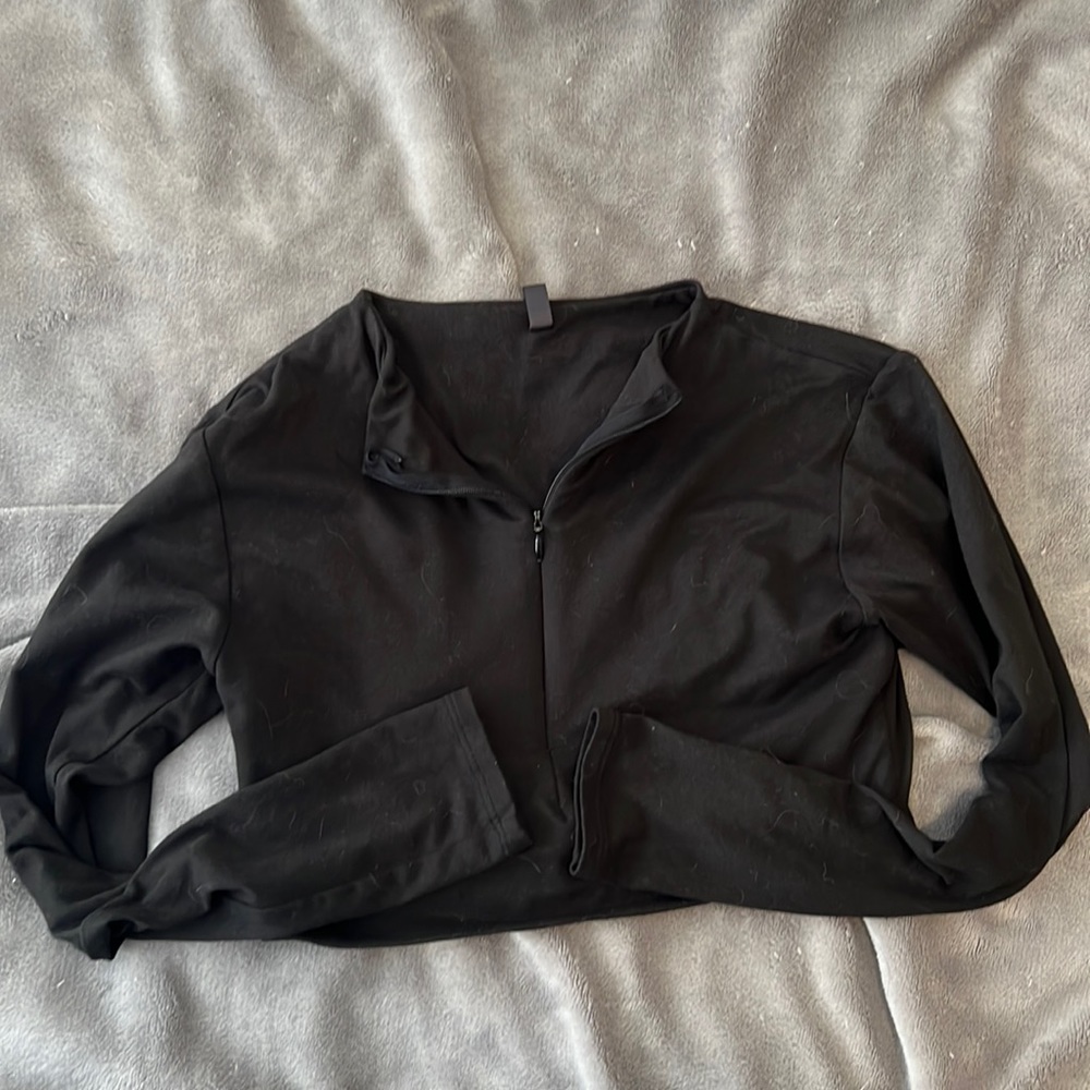 Black cropped sweatshirt